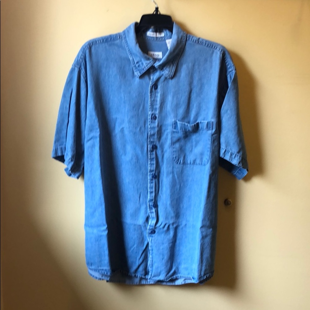 Men’s IZOD light denim shirt size XL s/s